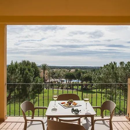 Pierre & Bonavista De Bonmont Hotel 3*